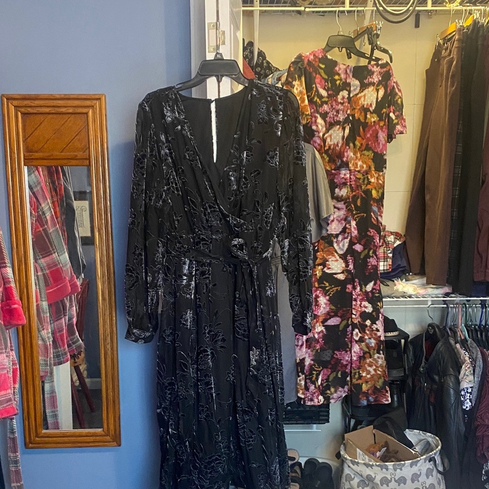Chic Black Floral Long Sleeve Dress